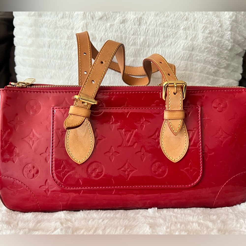Authentic Louis Vuitton purse. It is a beautiful red. No signs of usage.